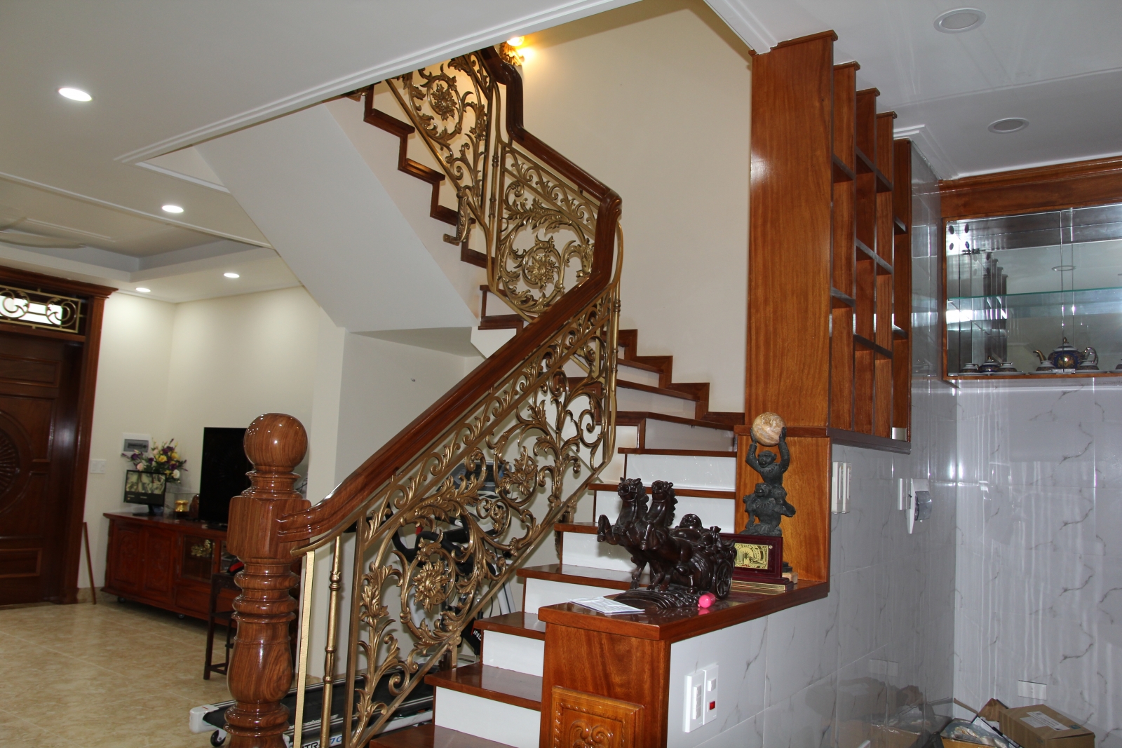 CẦU THANG NHÔM ĐÚC 09